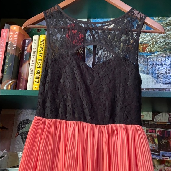 Dress - Picture 2 of 4